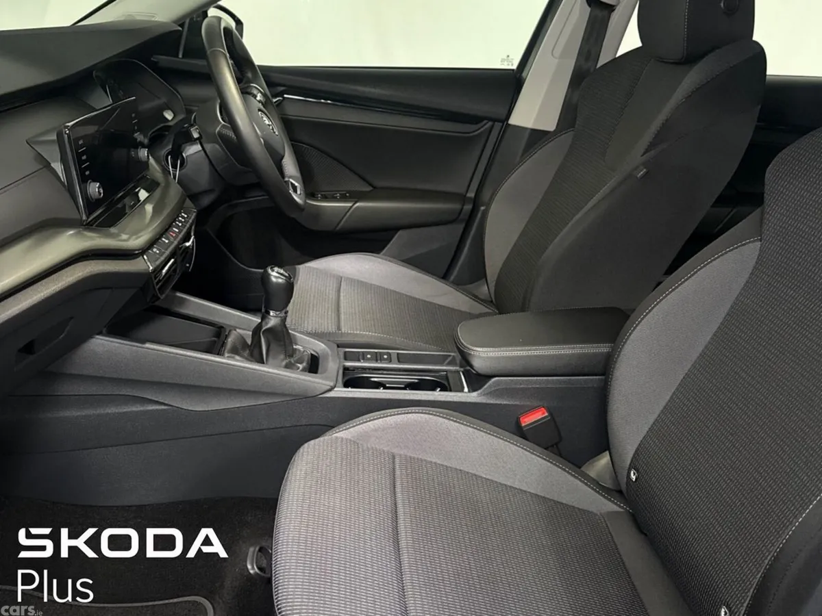 Skoda Octavia Saloon, Diesel, 2024, Grey
