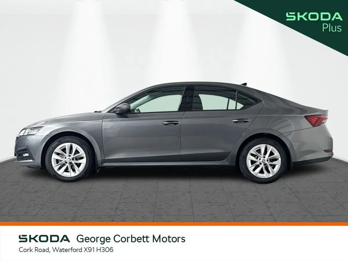 Skoda Octavia Saloon, Diesel, 2024, Grey