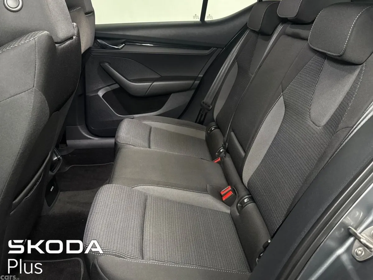 Skoda Octavia Saloon, Diesel, 2024, Grey