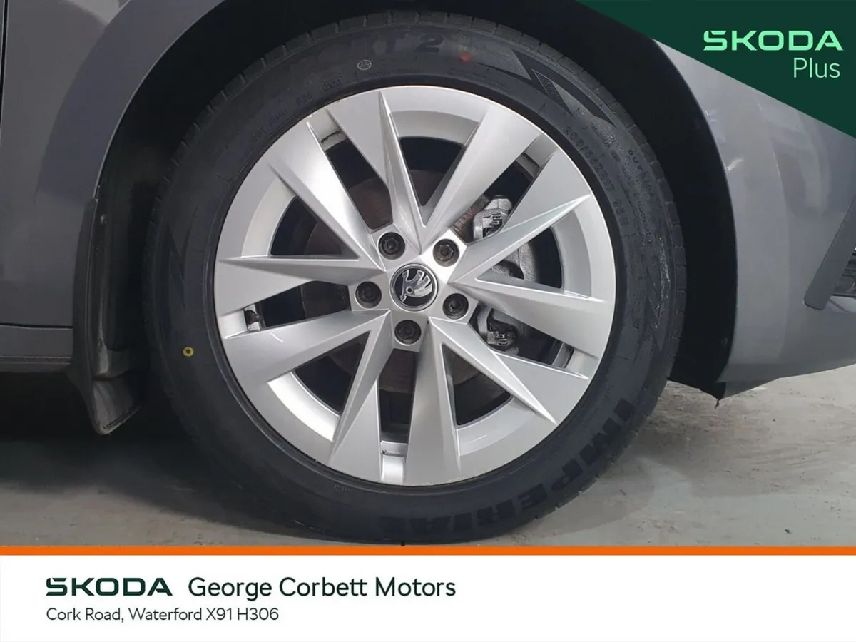 Skoda Octavia Saloon, Diesel, 2024, Grey