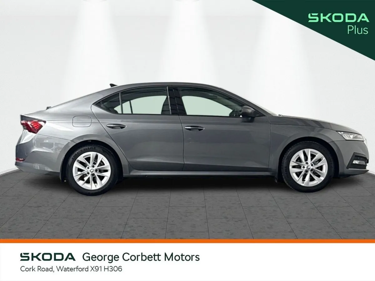 Skoda Octavia Saloon, Diesel, 2024, Grey