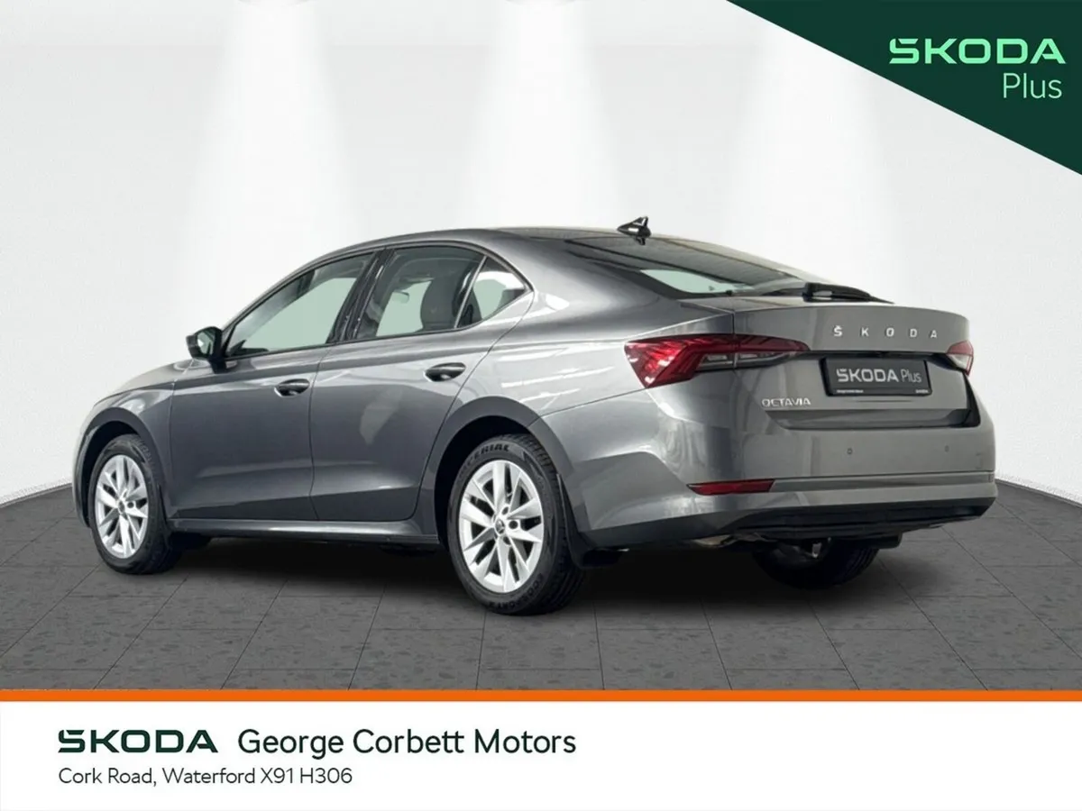 Skoda Octavia Saloon, Diesel, 2024, Grey