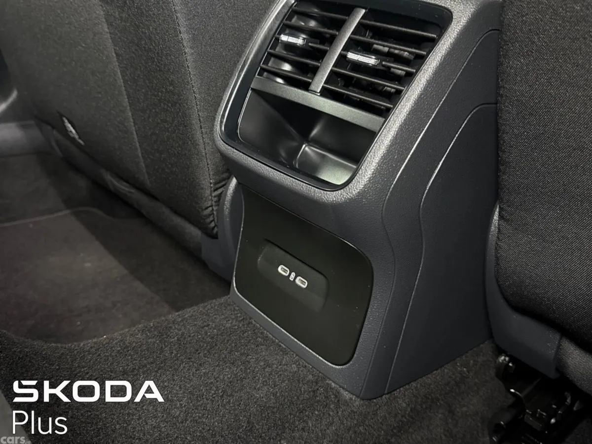 Skoda Octavia Saloon, Diesel, 2024, Grey