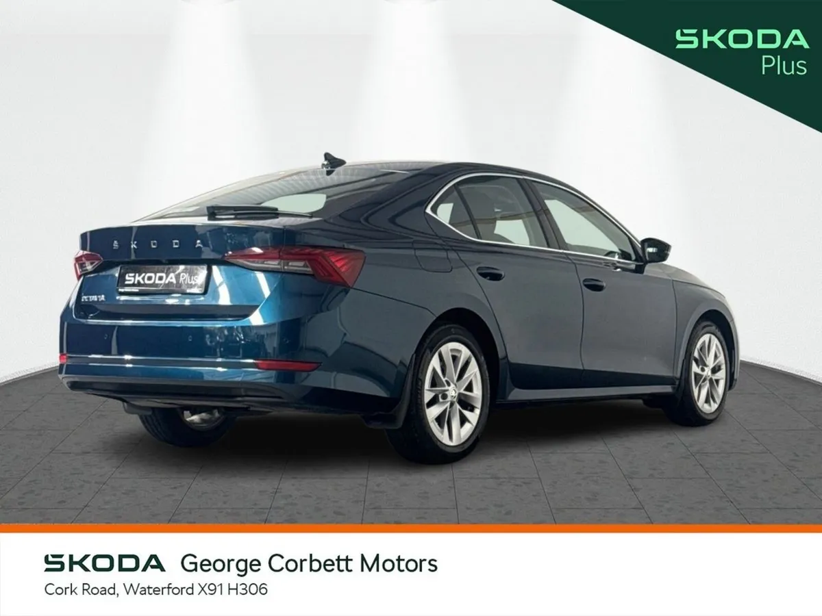 Skoda Octavia Saloon, Petrol, 2024, Blue