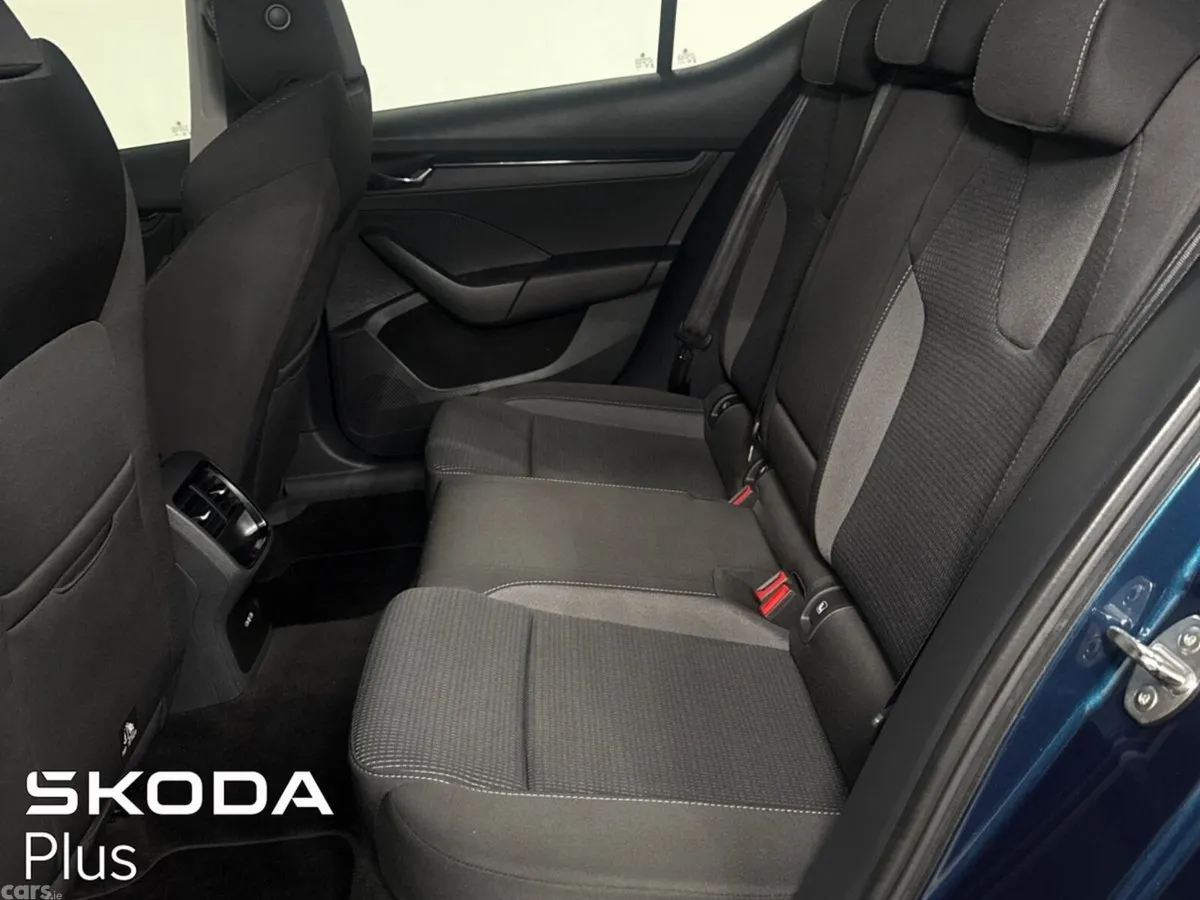 Skoda Octavia Saloon, Petrol, 2024, Blue