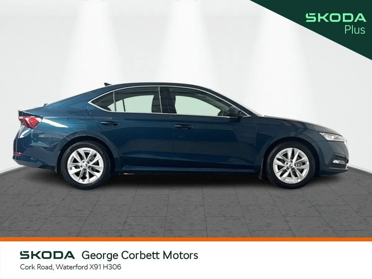 Skoda Octavia Saloon, Petrol, 2024, Blue