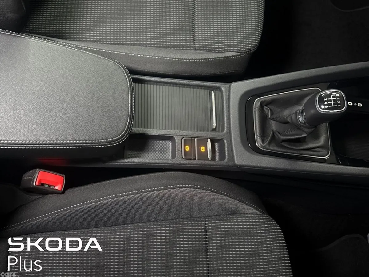 Skoda Octavia Saloon, Petrol, 2024, Blue
