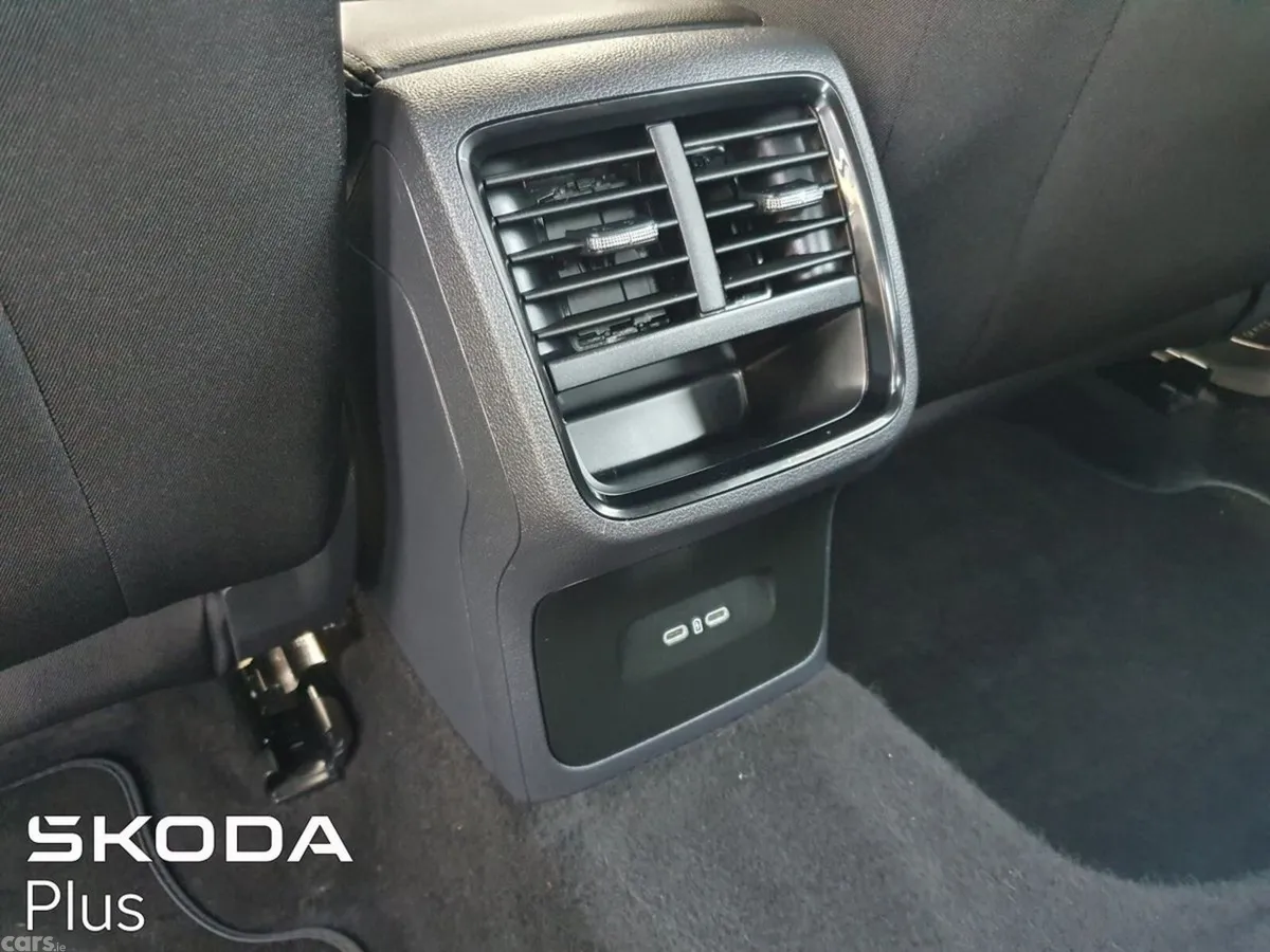 Skoda Octavia Saloon, Petrol, 2024, Blue