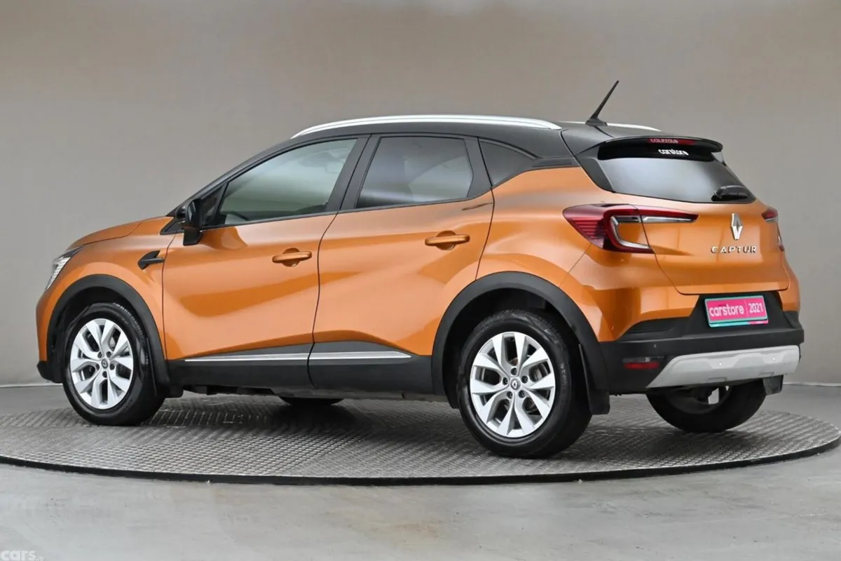 Renault Captur Hatchback, Petrol, 2021, Orange