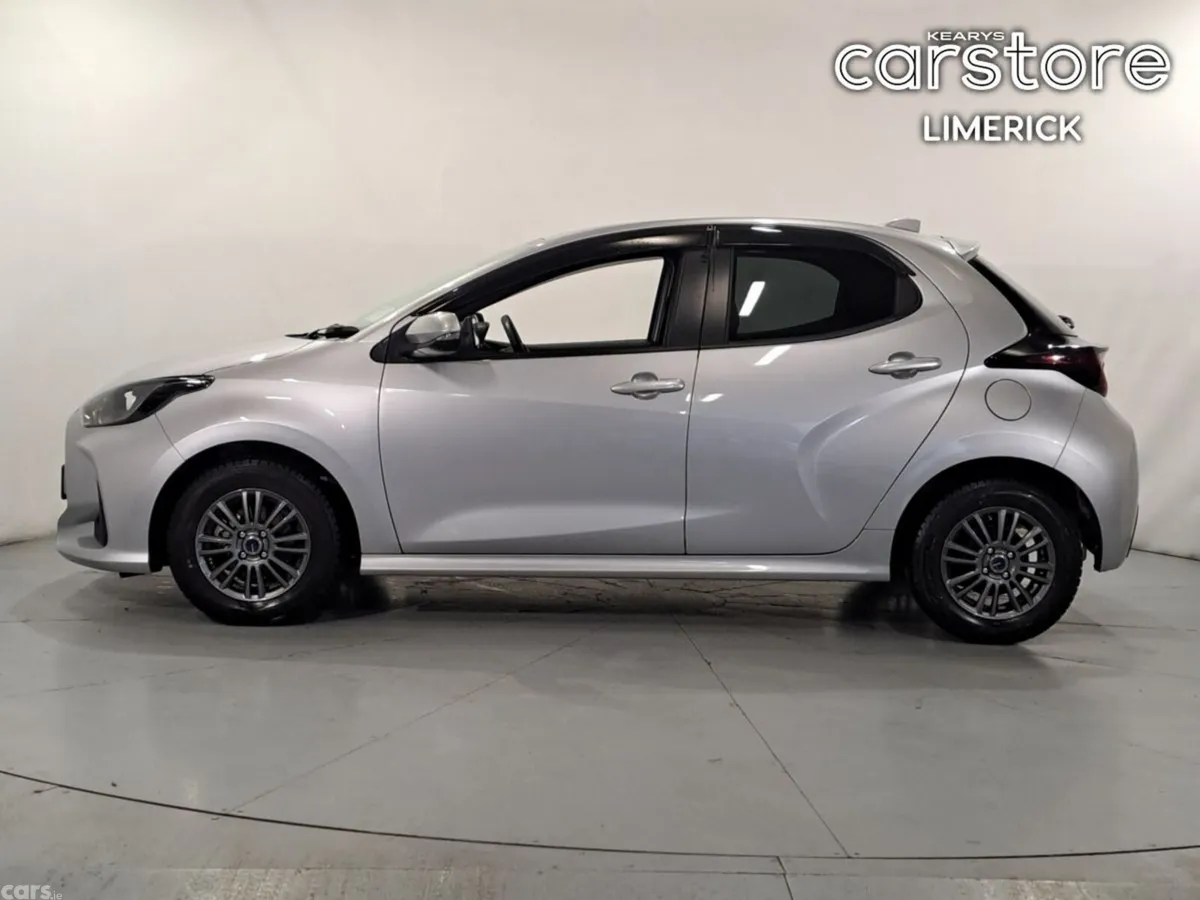 Toyota Yaris Hatchback, Petrol Hybrid, 2023, Silver
