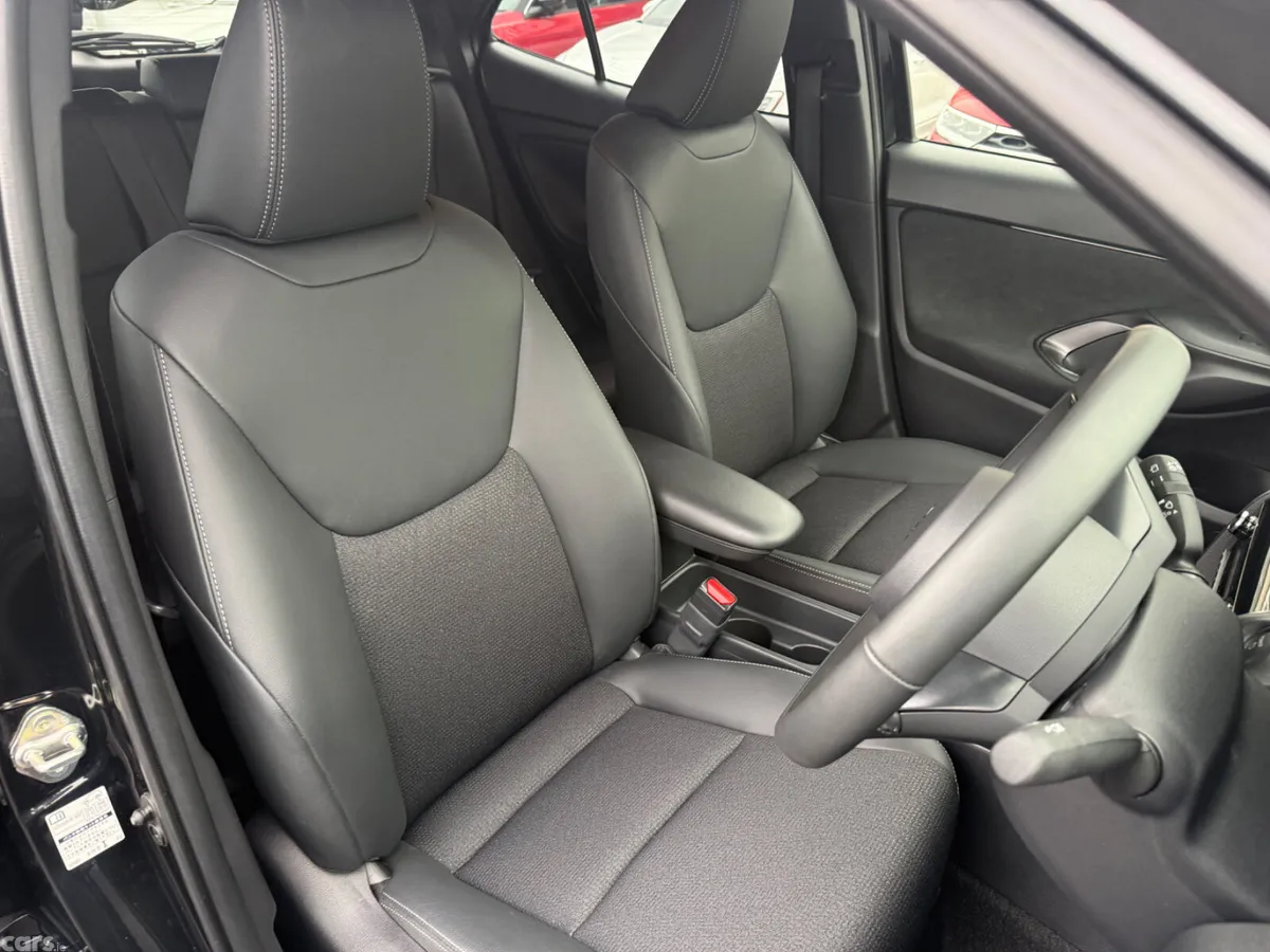 Toyota Yaris Cross SUV, Petrol Hybrid, 2025, Black