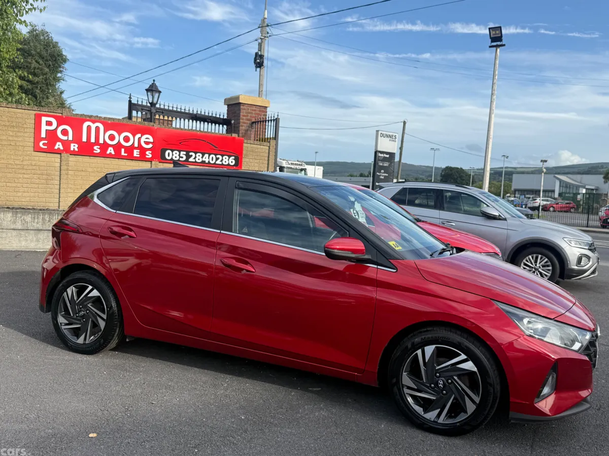 Hyundai i20 Hatchback, Petrol, 2022, Red