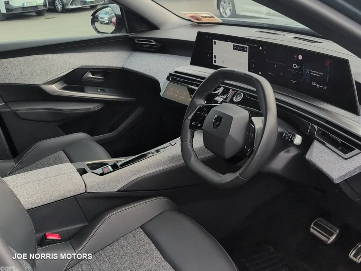 Peugeot 5008 MPV, Petrol, 2026, Grey