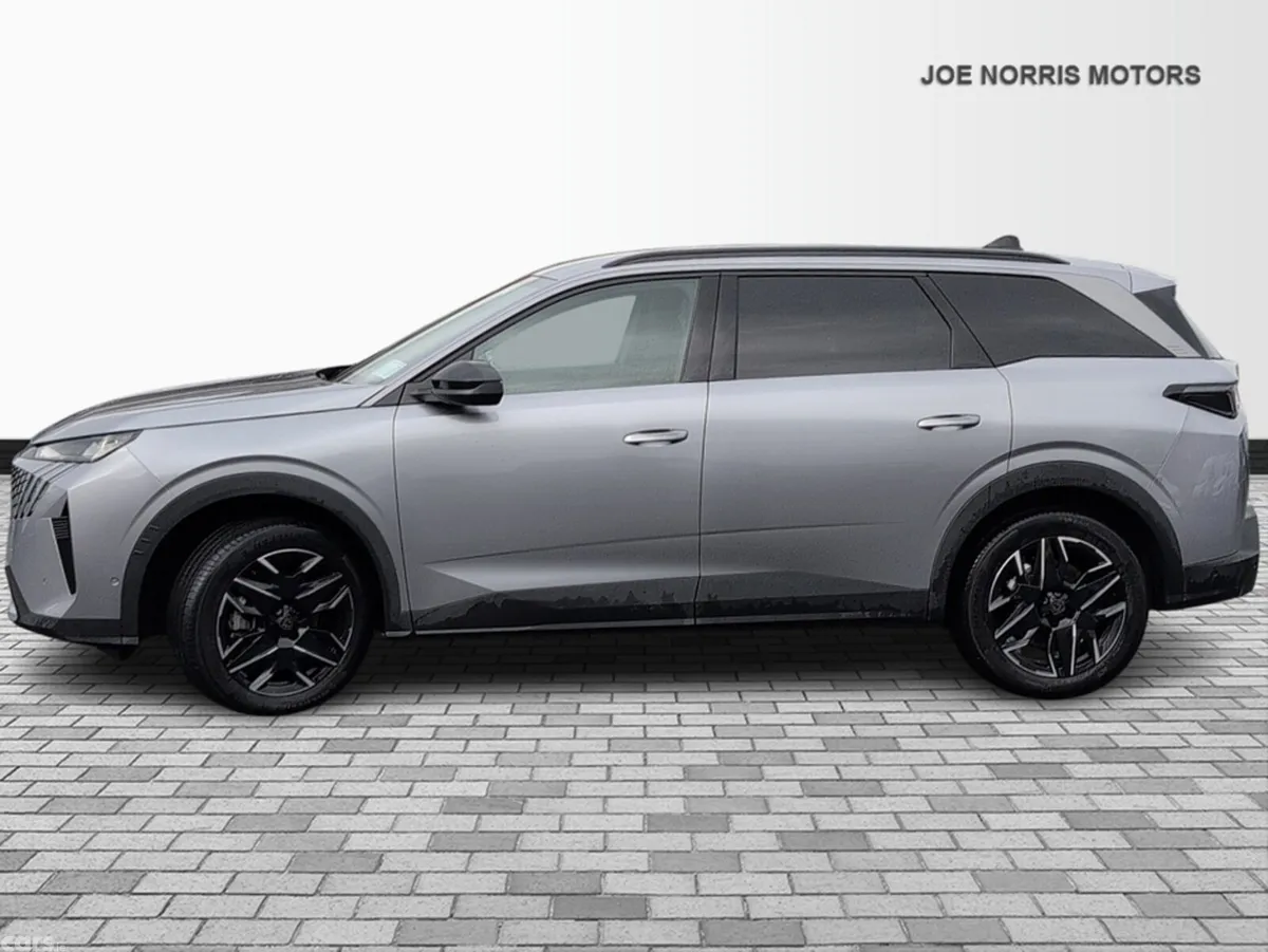 Peugeot 5008 MPV, Petrol, 2026, Grey