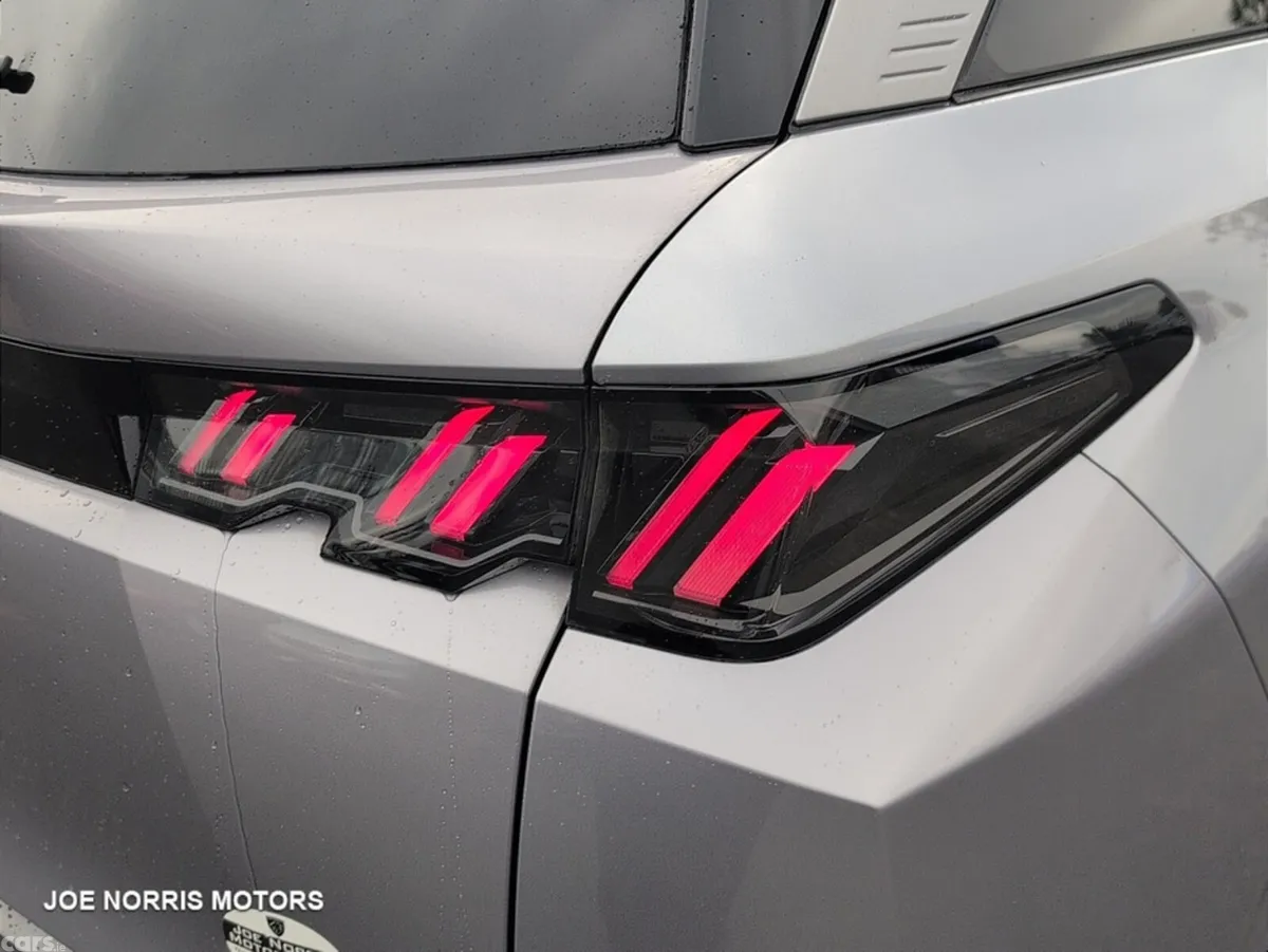 Peugeot 5008 MPV, Petrol, 2026, Grey