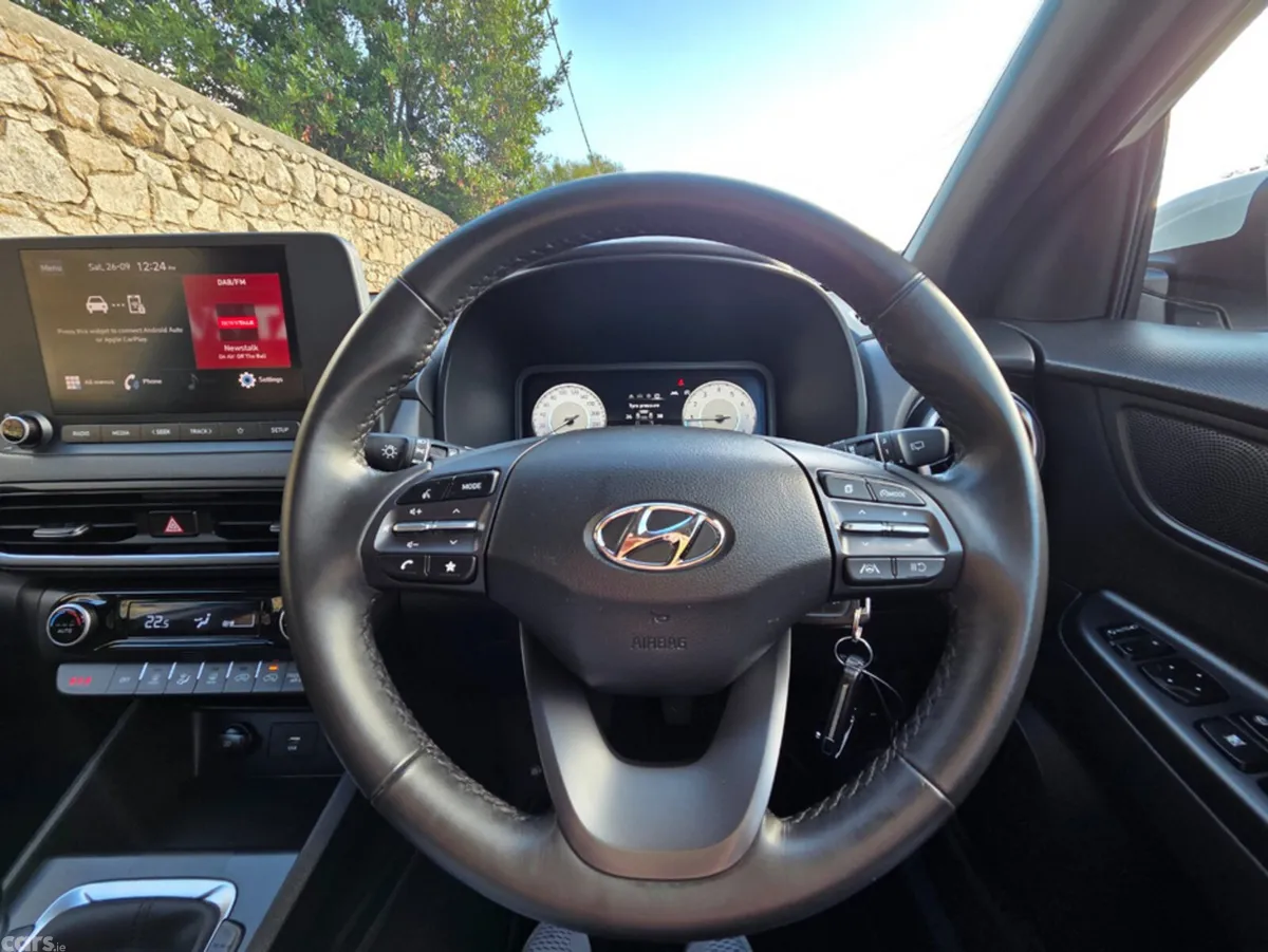 Hyundai KONA MPV, Petrol, 2023, White
