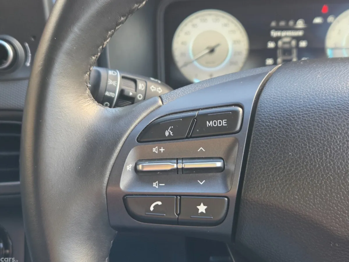 Hyundai KONA MPV, Petrol, 2023, White