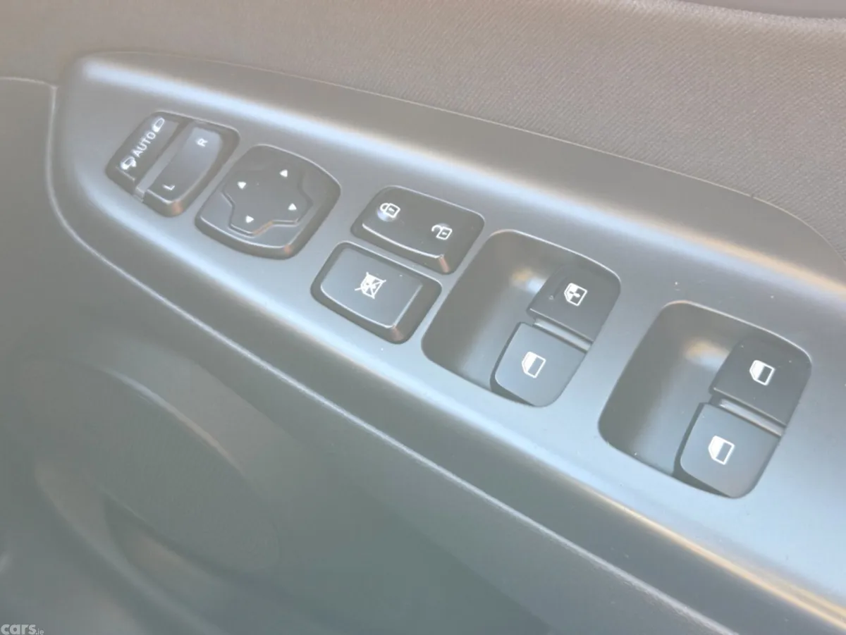Hyundai KONA MPV, Petrol, 2023, White