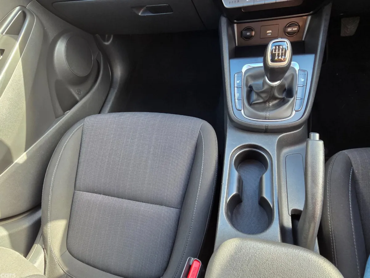 Hyundai KONA MPV, Petrol, 2023, White