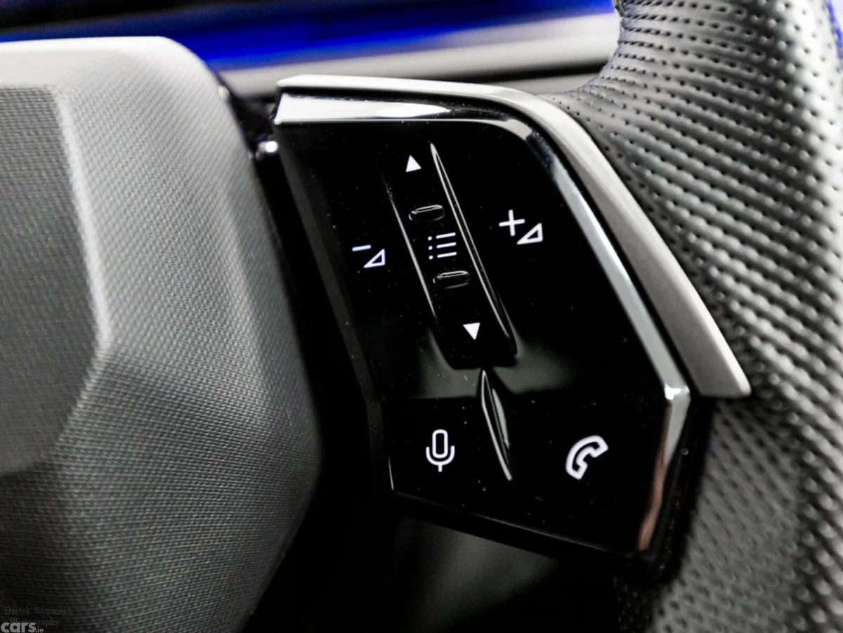 Peugeot 5008 SUV, Electric, 2025, White