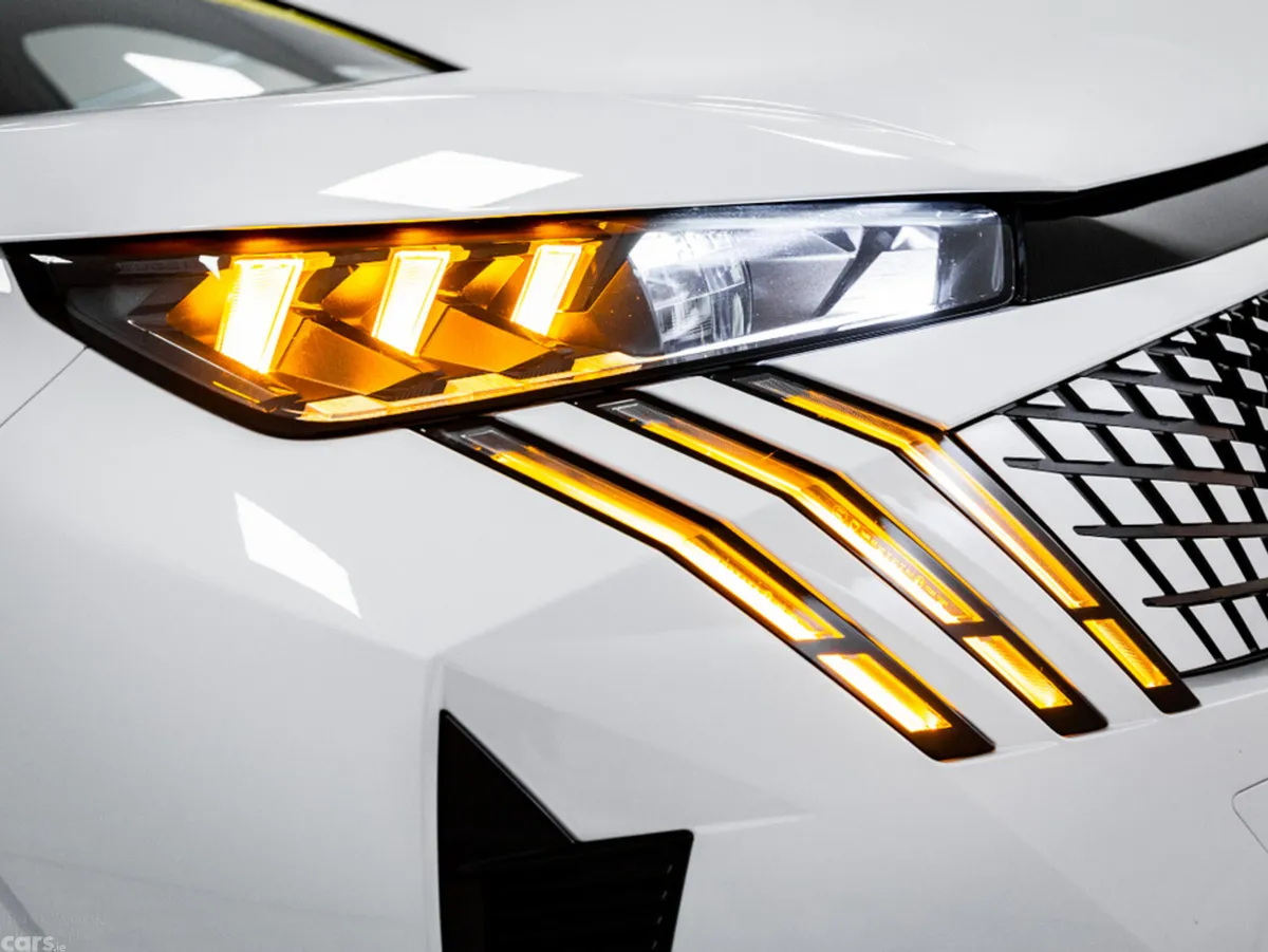 Peugeot 5008 SUV, Electric, 2025, White