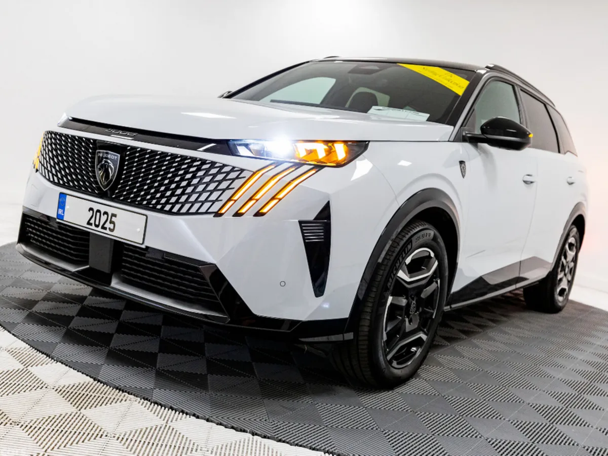 Peugeot 5008 SUV, Electric, 2025, White