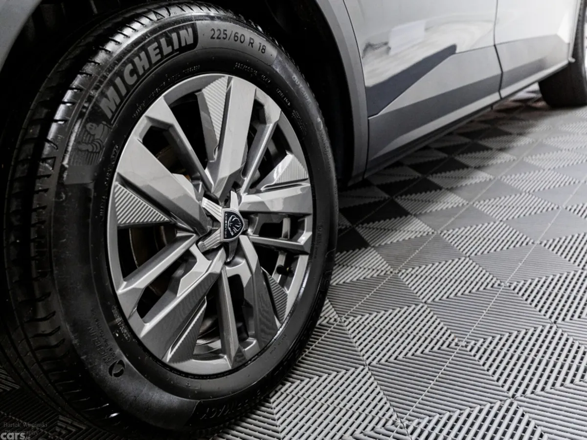 Peugeot 5008 SUV, Petrol Hybrid, 2026, Grey