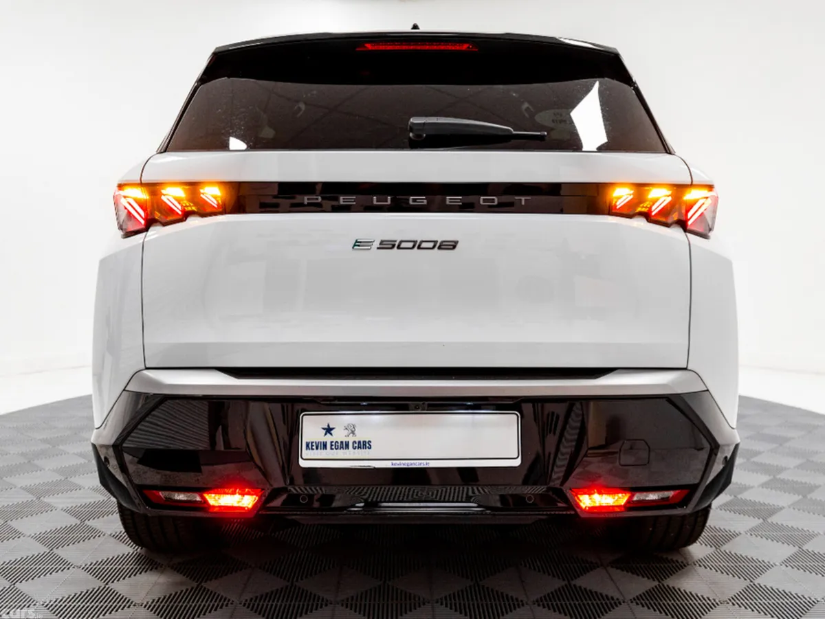 Peugeot 5008 SUV, Electric, 2025, White
