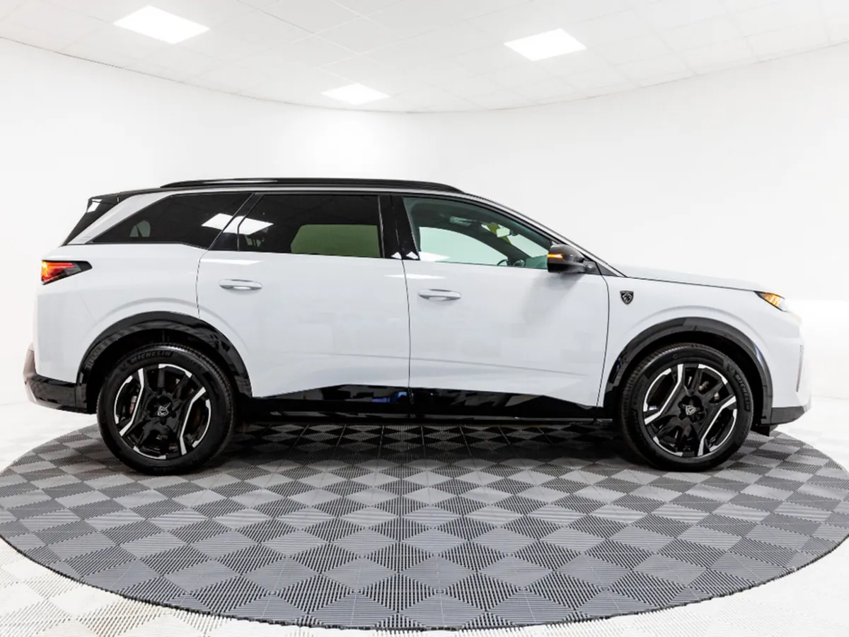 Peugeot 5008 SUV, Electric, 2025, White