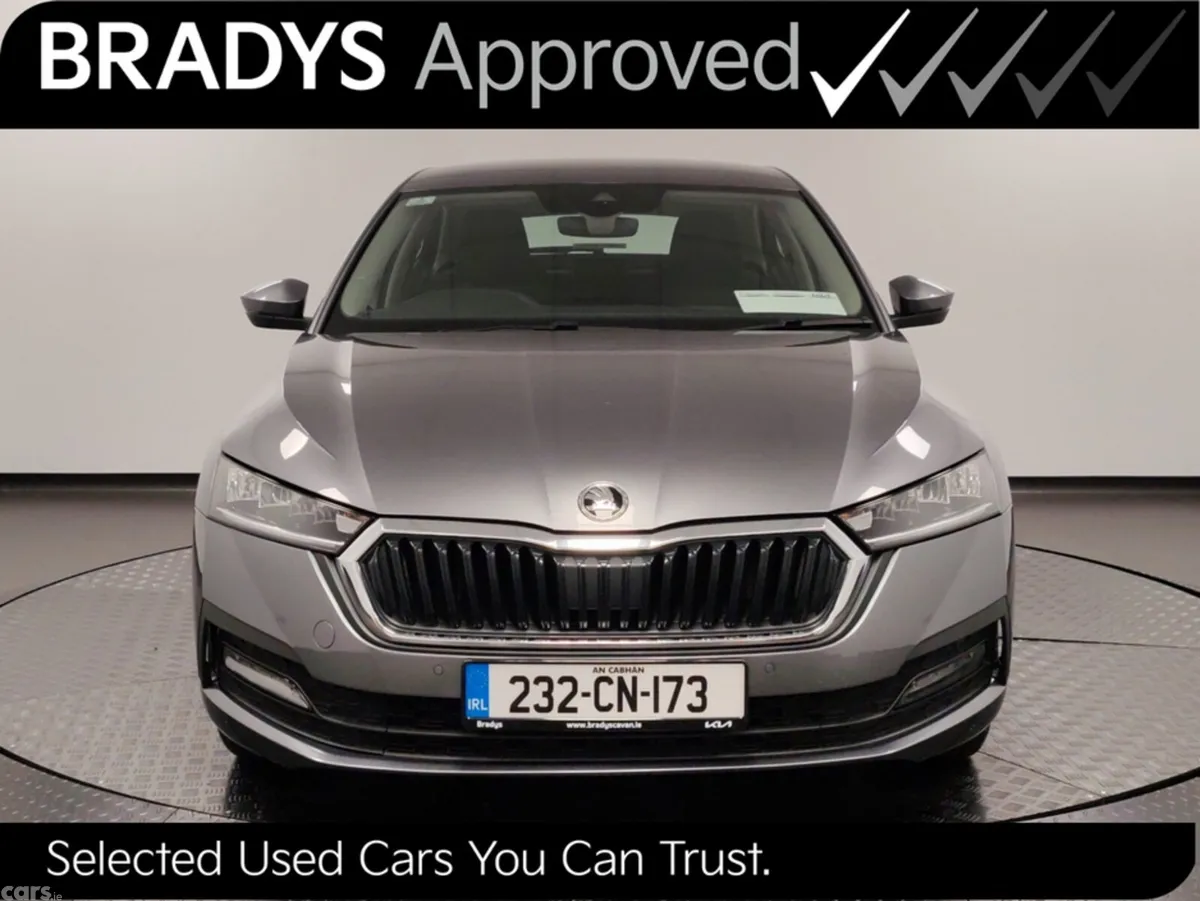 Skoda Octavia Hatchback, Diesel, 2023, Grey
