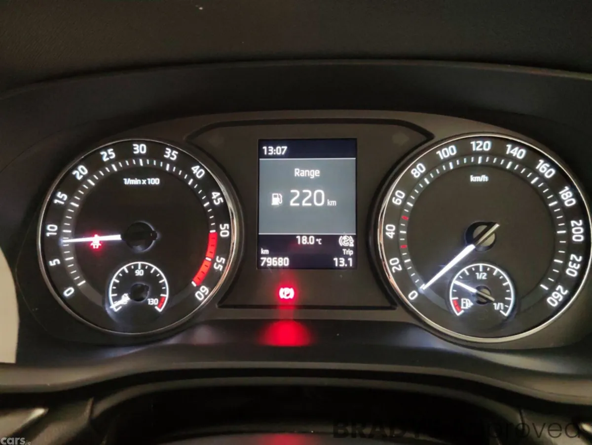 Skoda Octavia Hatchback, Diesel, 2023, Grey