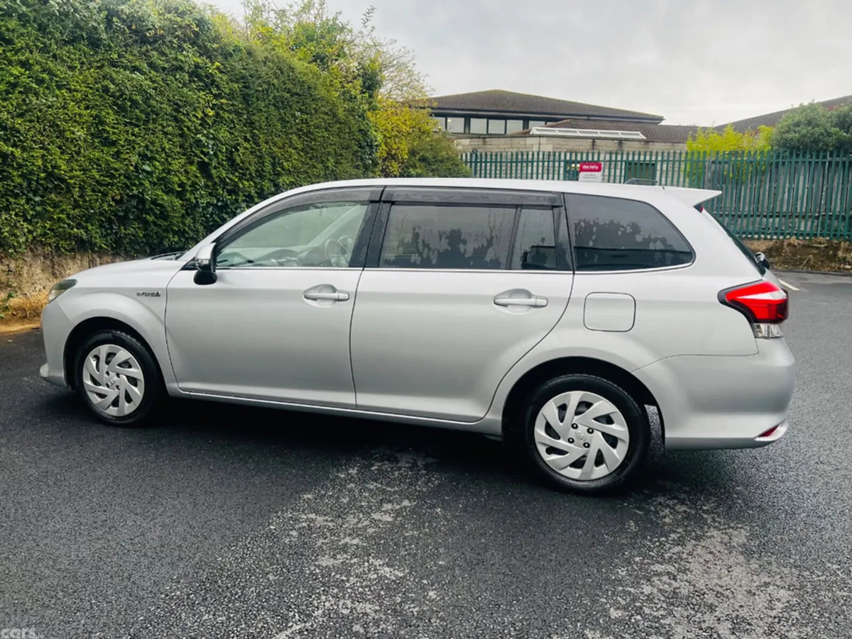 Toyota Corolla Estate, Petrol Hybrid, 2018, Silver