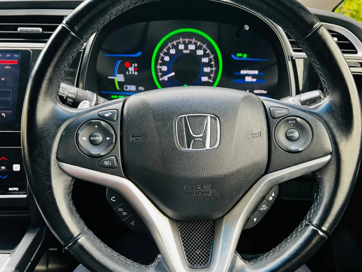 Honda Shuttle MPV, Petrol Hybrid, 2016, Grey