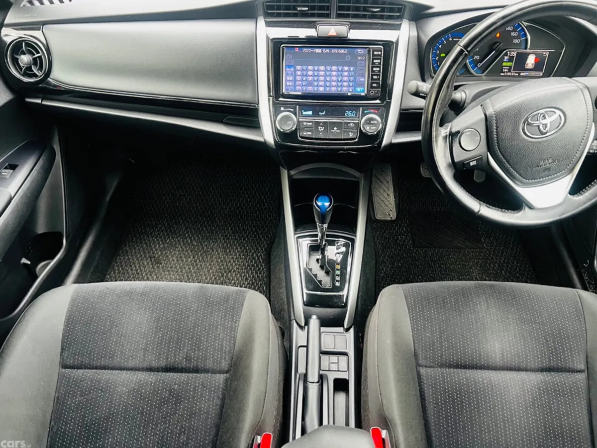 Toyota Corolla Estate, Petrol Hybrid, 2018, Silver