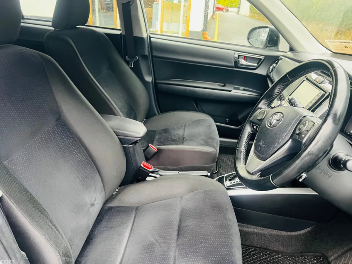 Toyota Corolla Estate, Petrol Hybrid, 2018, Silver