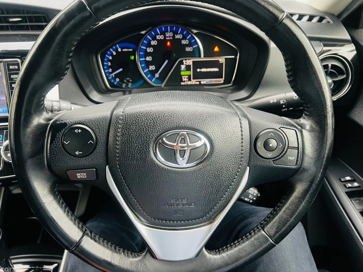 Toyota Corolla Estate, Petrol Hybrid, 2018, Silver