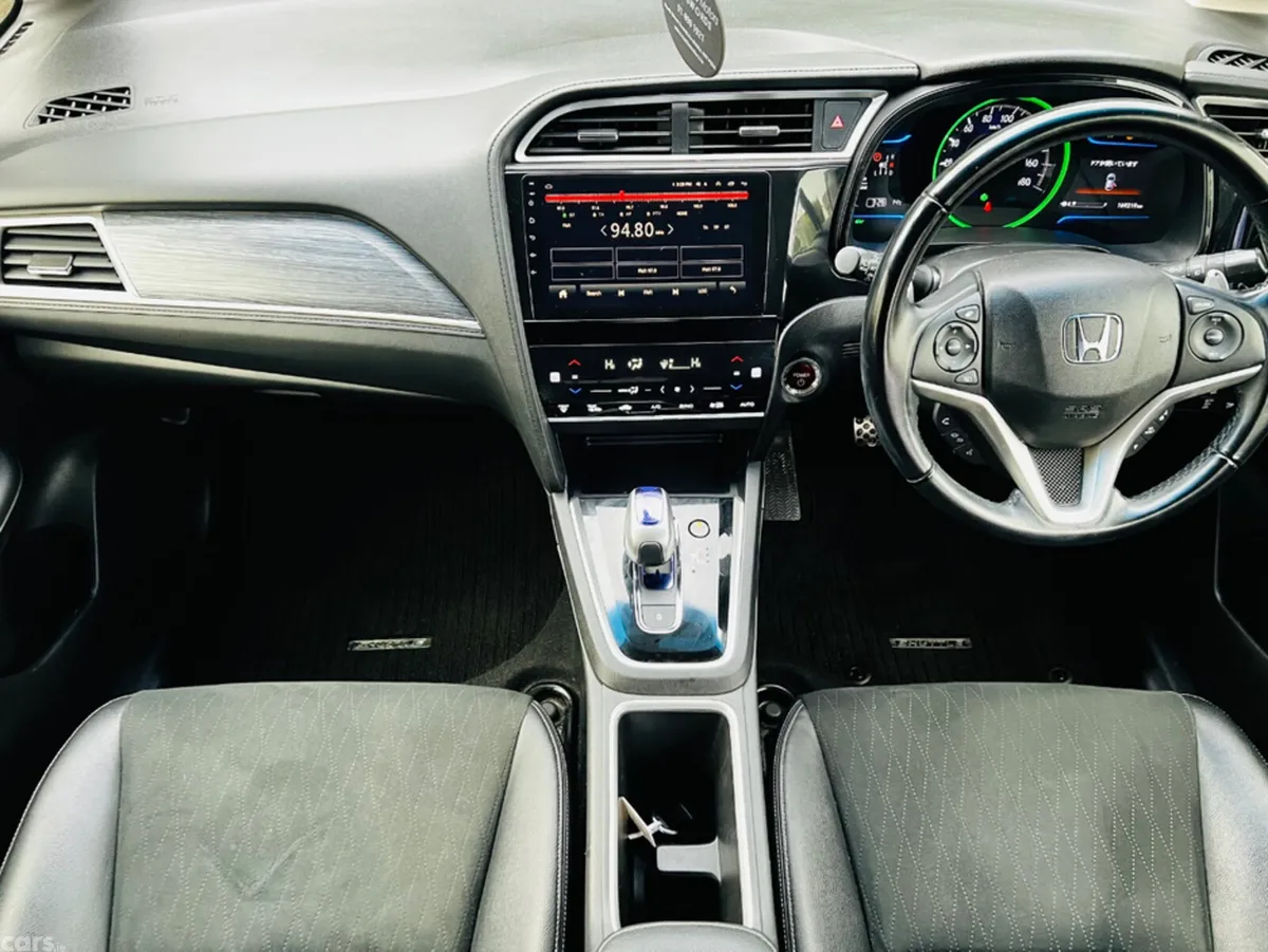 Honda Shuttle MPV, Petrol Hybrid, 2016, Grey