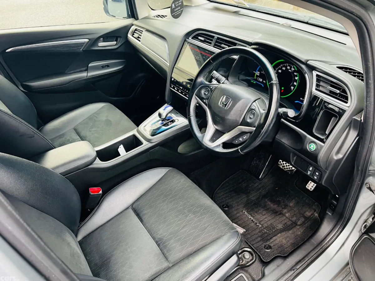 Honda Shuttle MPV, Petrol Hybrid, 2016, Grey