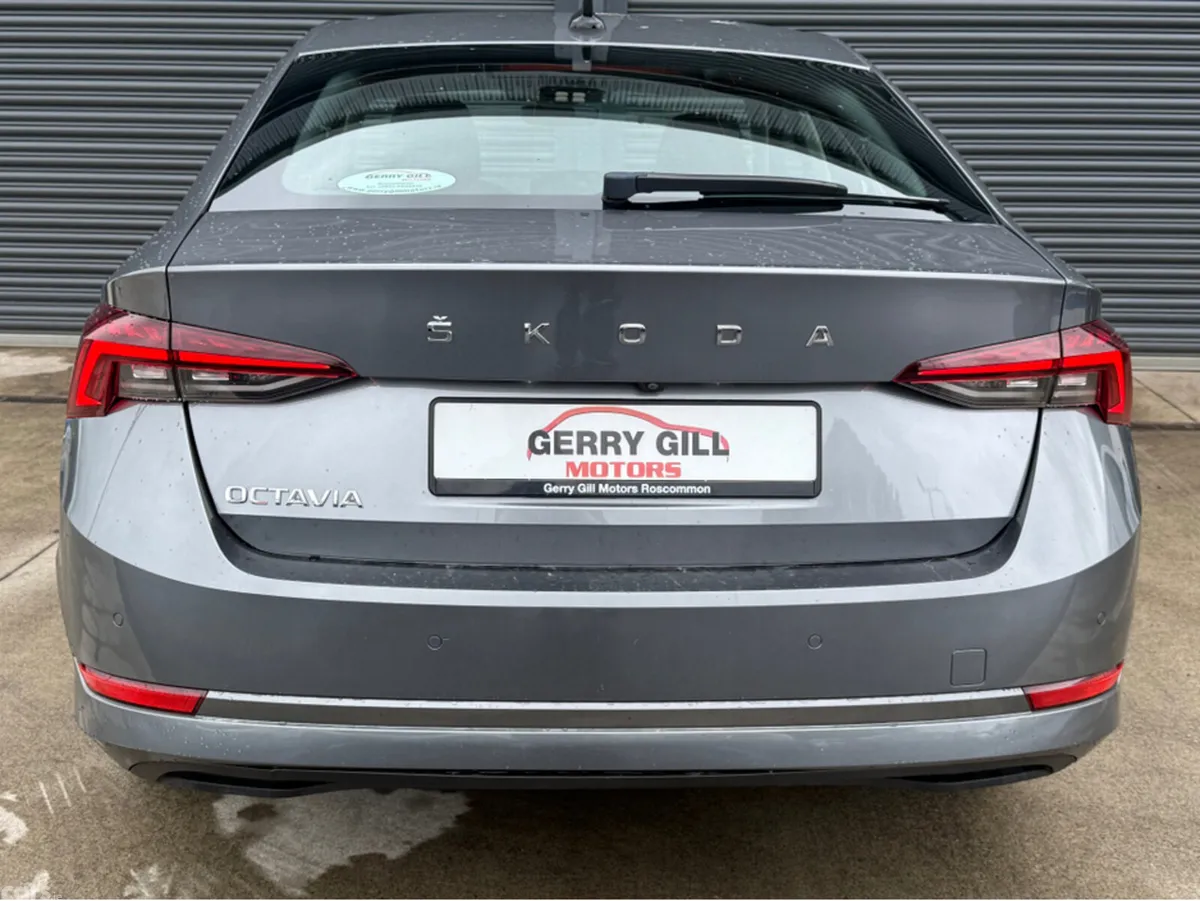 Skoda Octavia Saloon, Diesel, 2023, Grey