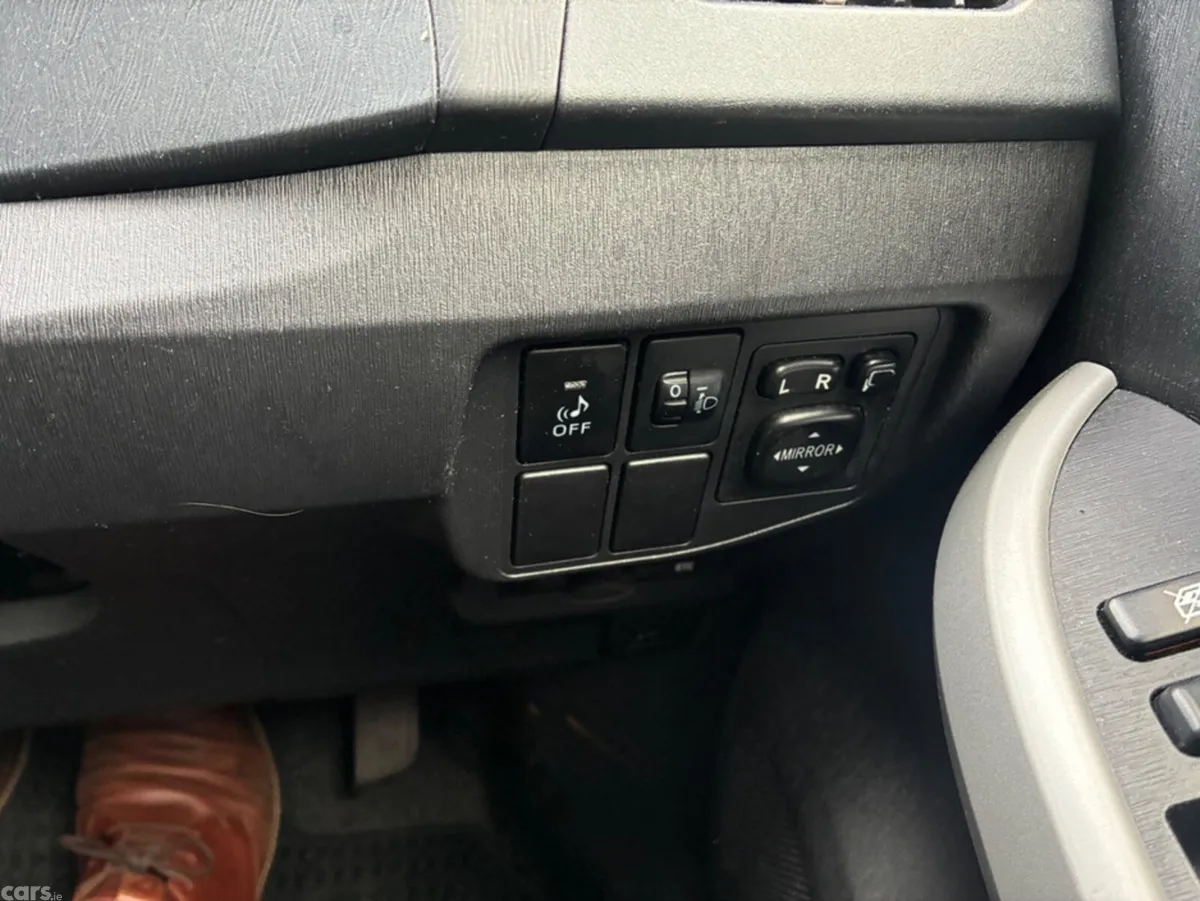 Toyota Prius Hatchback, Petrol Hybrid, 2012, Silver