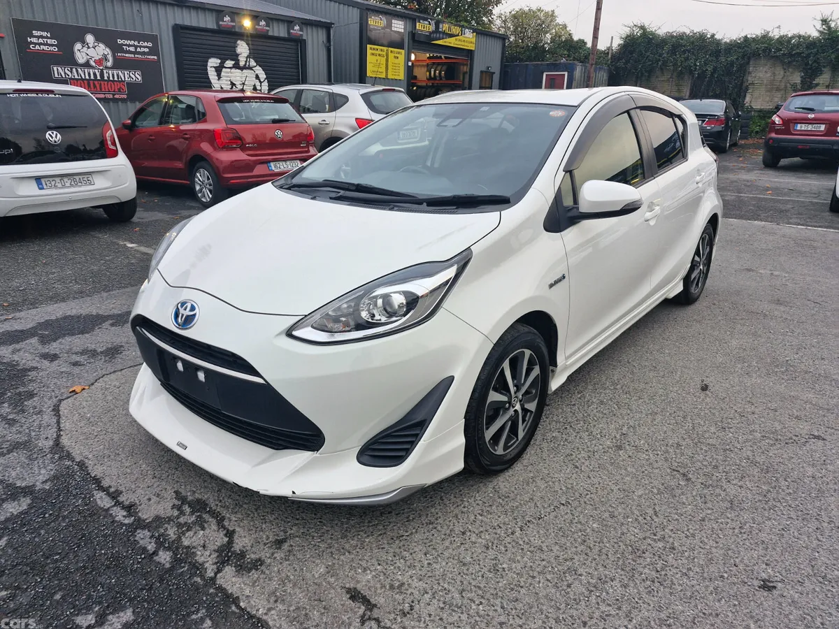 Toyota Aqua Hatchback, Petrol Hybrid, 2017, White