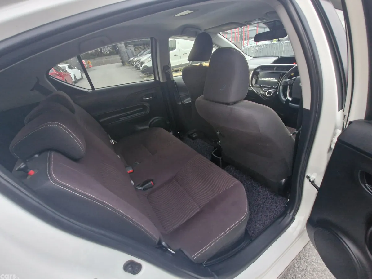 Toyota Aqua Hatchback, Petrol Hybrid, 2017, White