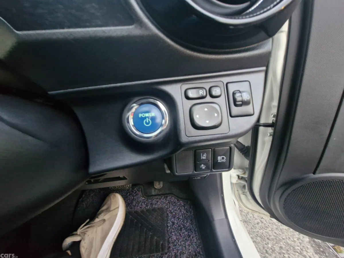 Toyota Aqua Hatchback, Petrol Hybrid, 2017, White