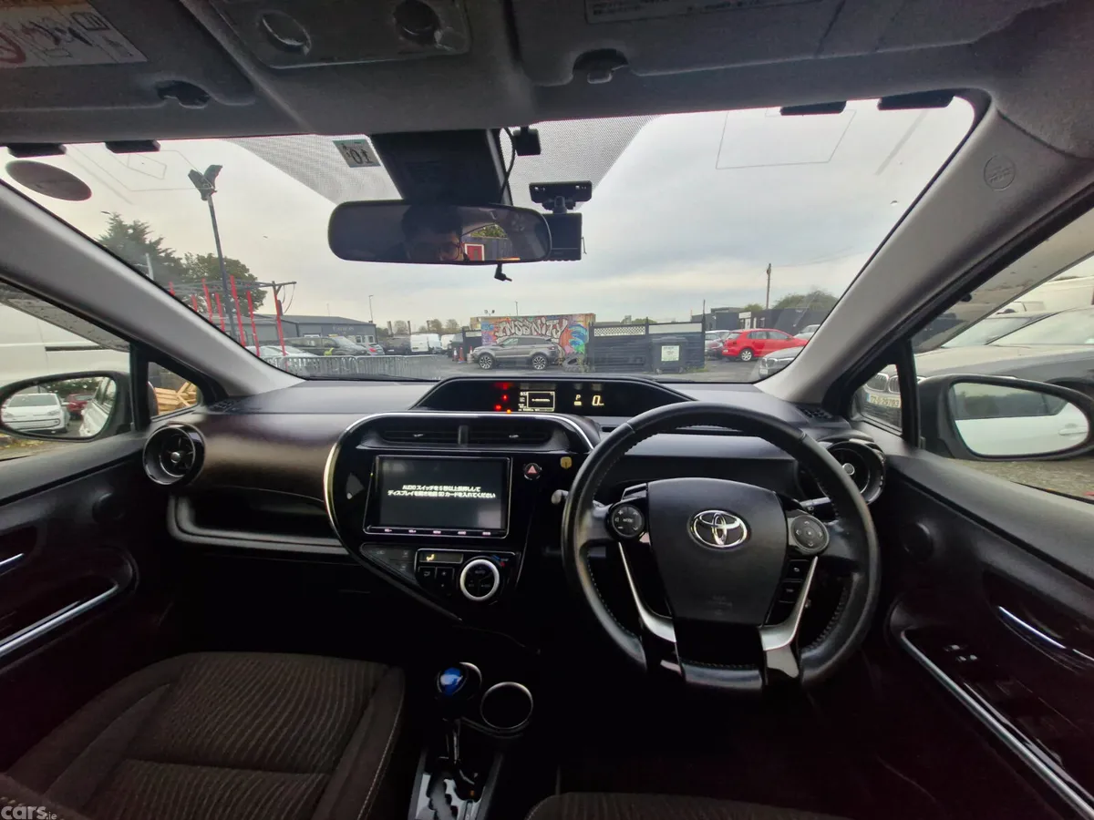 Toyota Aqua Hatchback, Petrol Hybrid, 2017, White