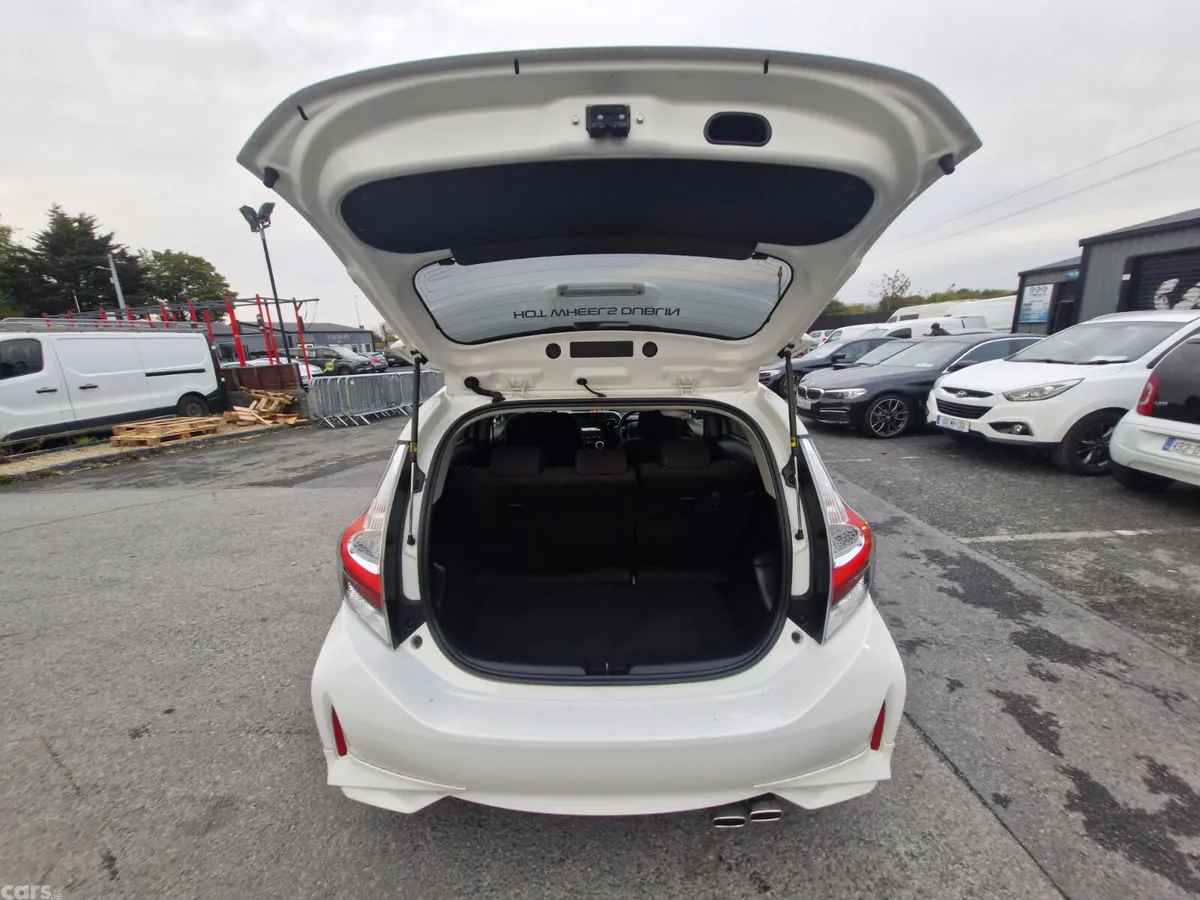 Toyota Aqua Hatchback, Petrol Hybrid, 2017, White
