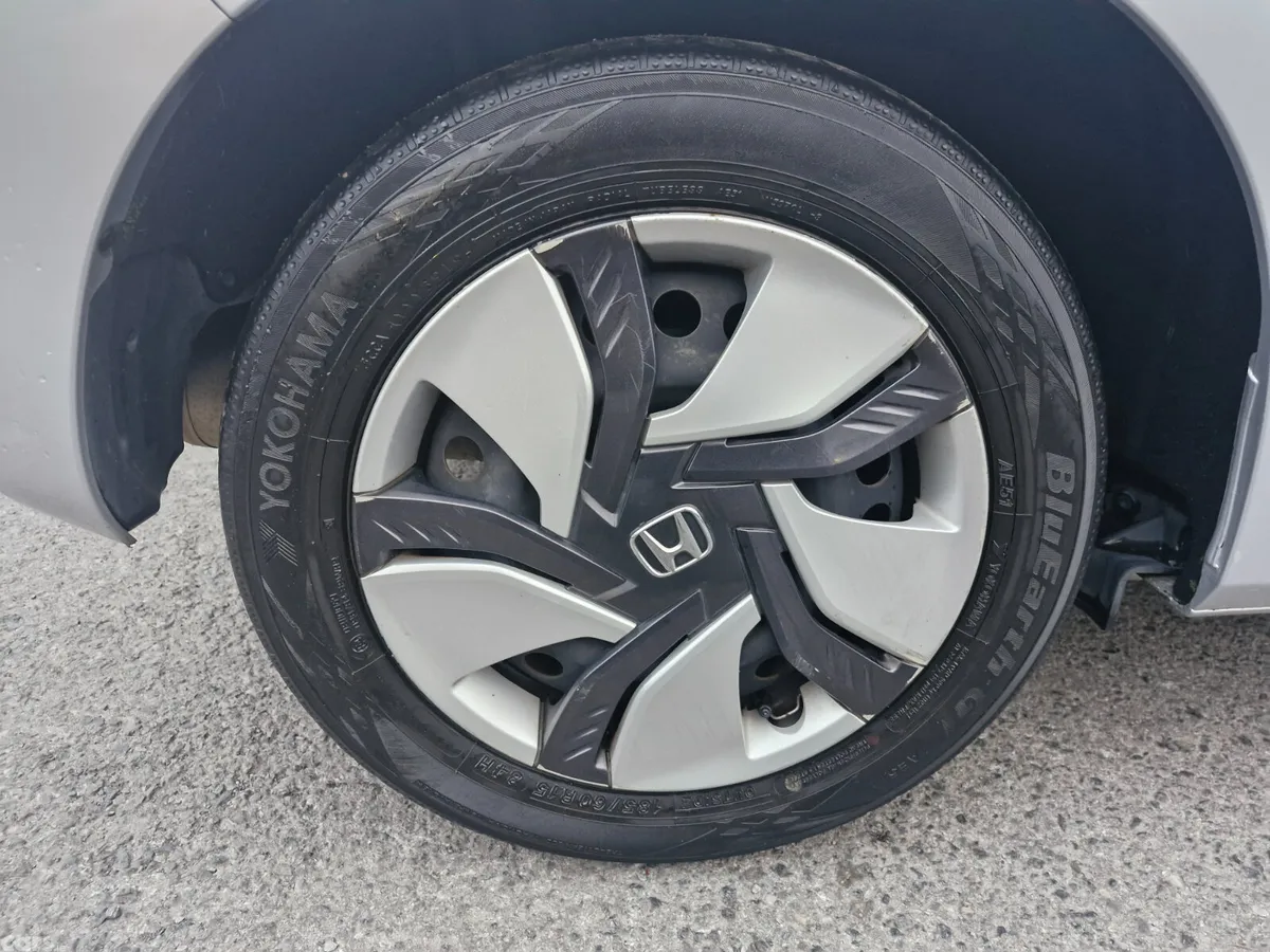 Honda Fit Hatchback, Petrol Hybrid, 2014, Silver