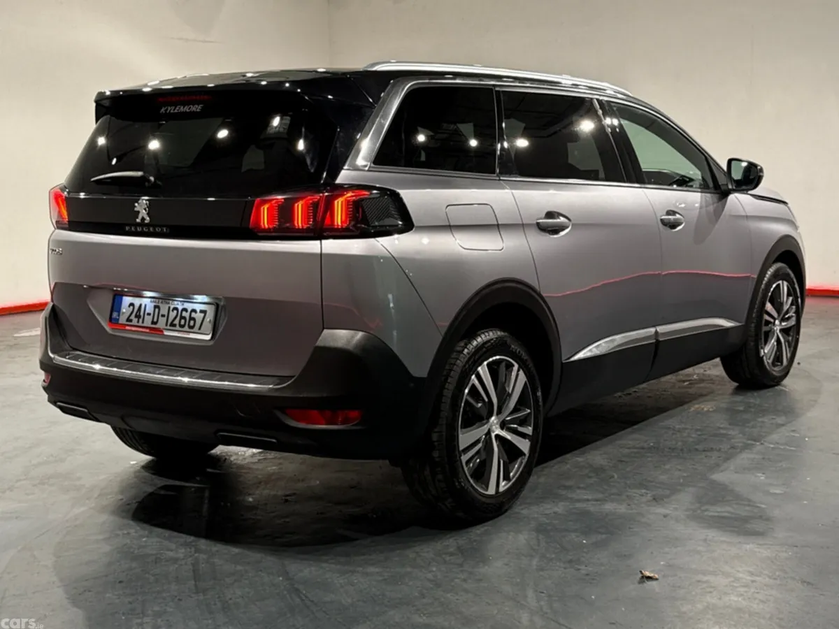Peugeot 5008 MPV, Diesel, 2024, Grey