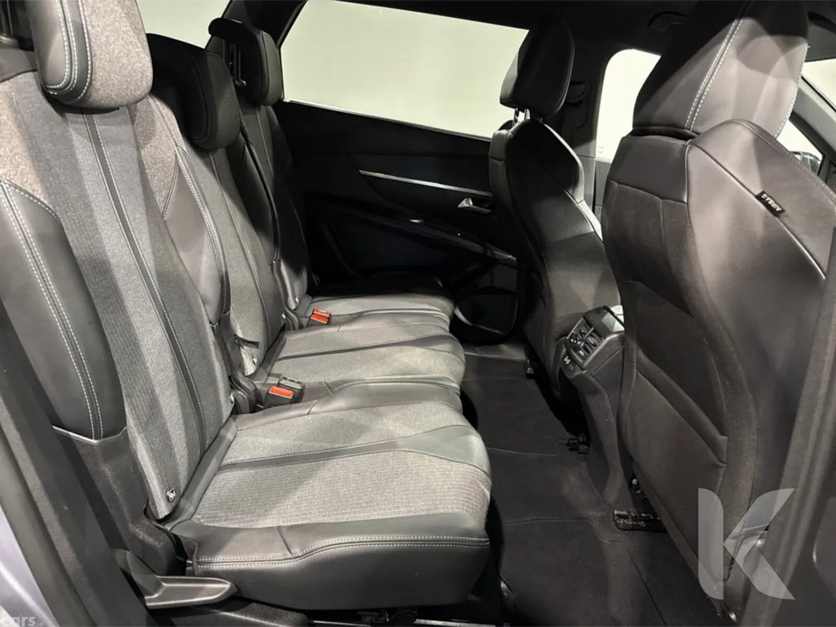 Peugeot 5008 MPV, Diesel, 2024, Grey
