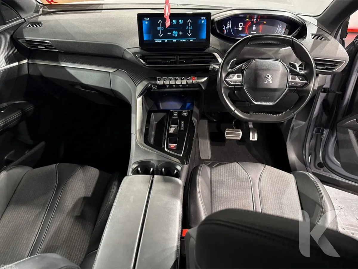Peugeot 5008 MPV, Diesel, 2024, Grey