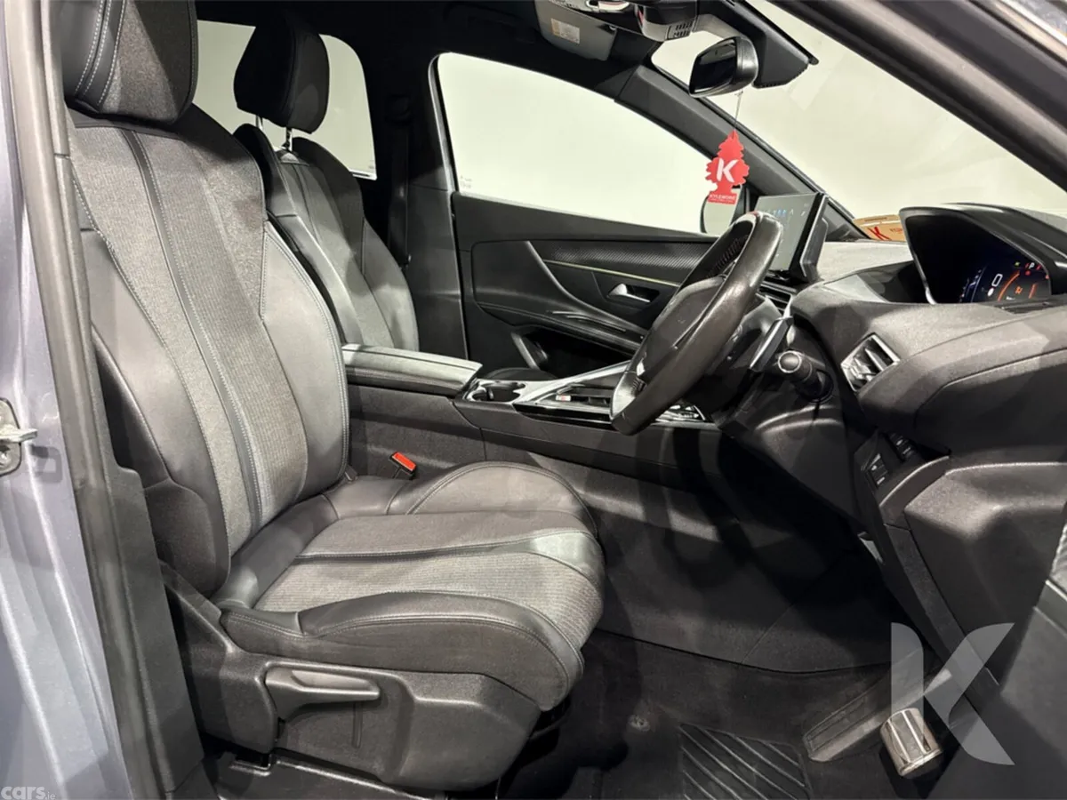 Peugeot 5008 MPV, Diesel, 2024, Grey
